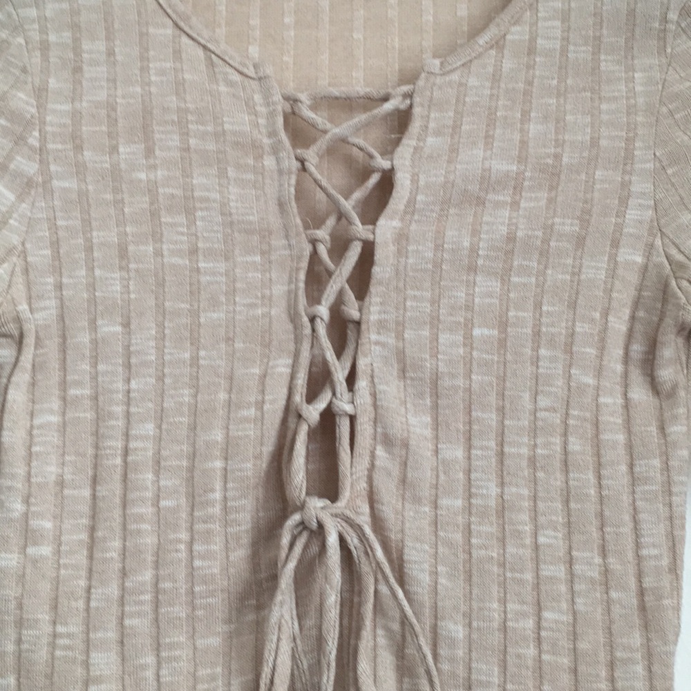 SOLD ❌ HONEY PUNCH Front Lace-up Crop Top - Picture 4 of 6